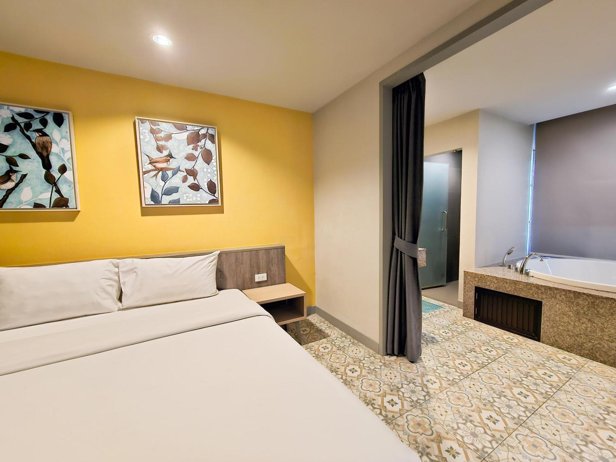Recenta Suite Phuket Suanluang Экстерьер фото