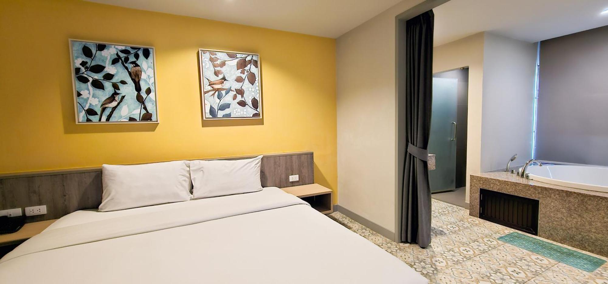 Recenta Suite Phuket Suanluang Экстерьер фото