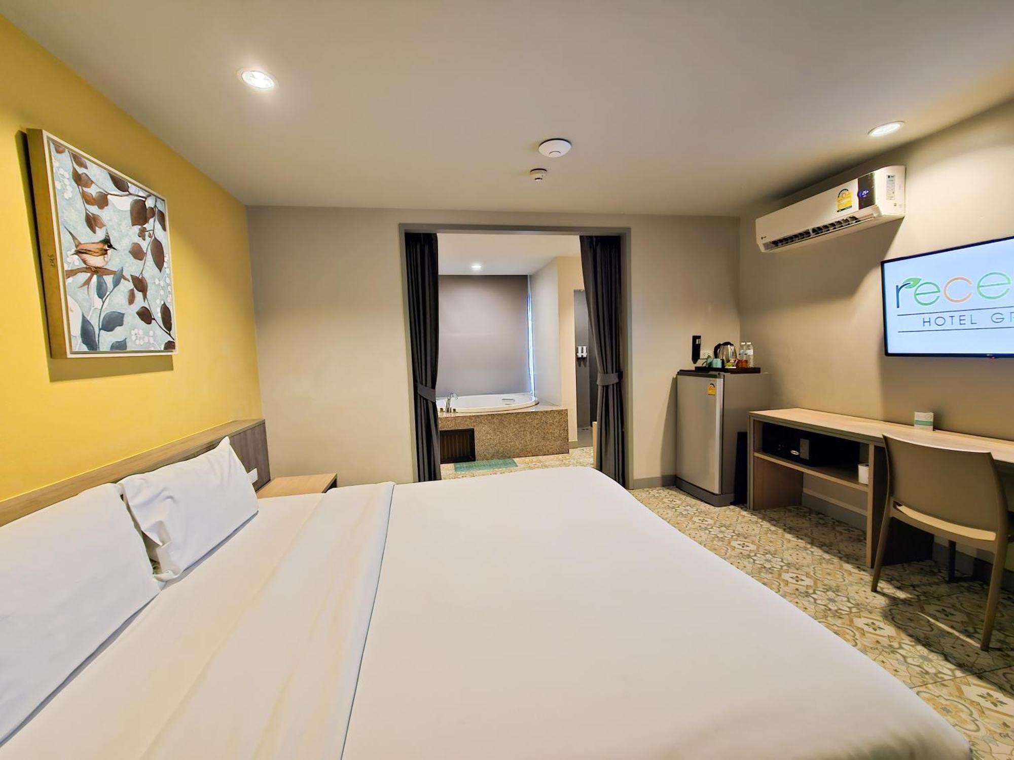 Recenta Suite Phuket Suanluang Экстерьер фото