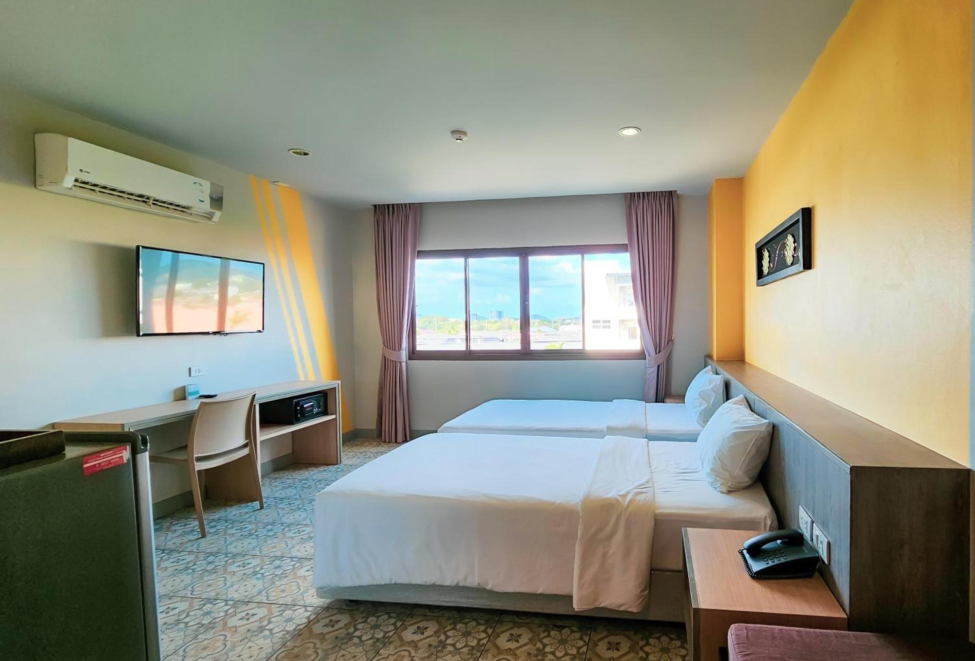 Recenta Suite Phuket Suanluang Экстерьер фото