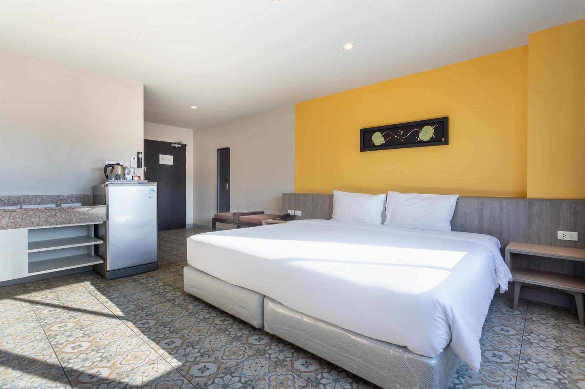 Recenta Suite Phuket Suanluang Экстерьер фото